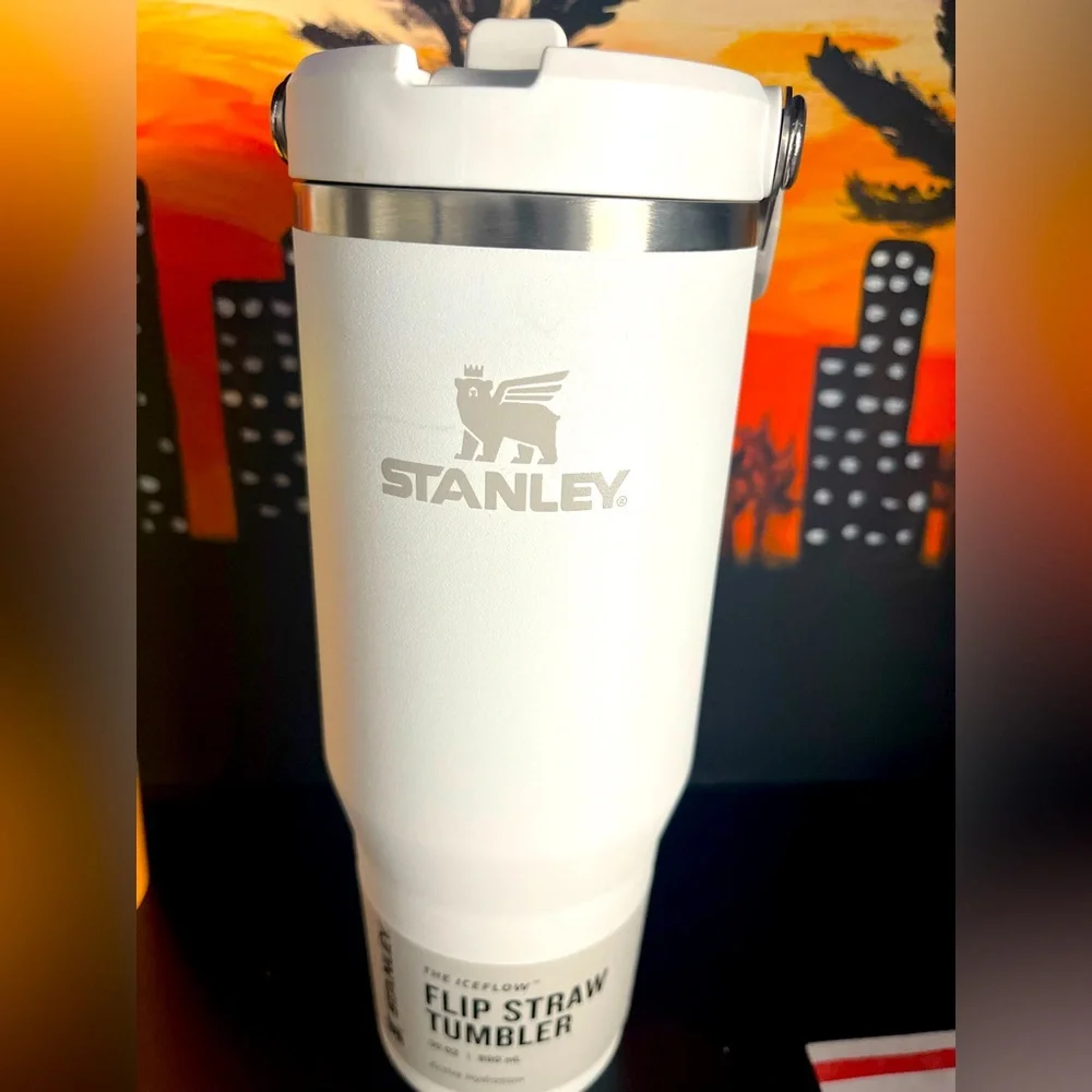 Stanley White Flip Straw Tumbler new 20oz cold cup flowstate - Picture 2 of 3